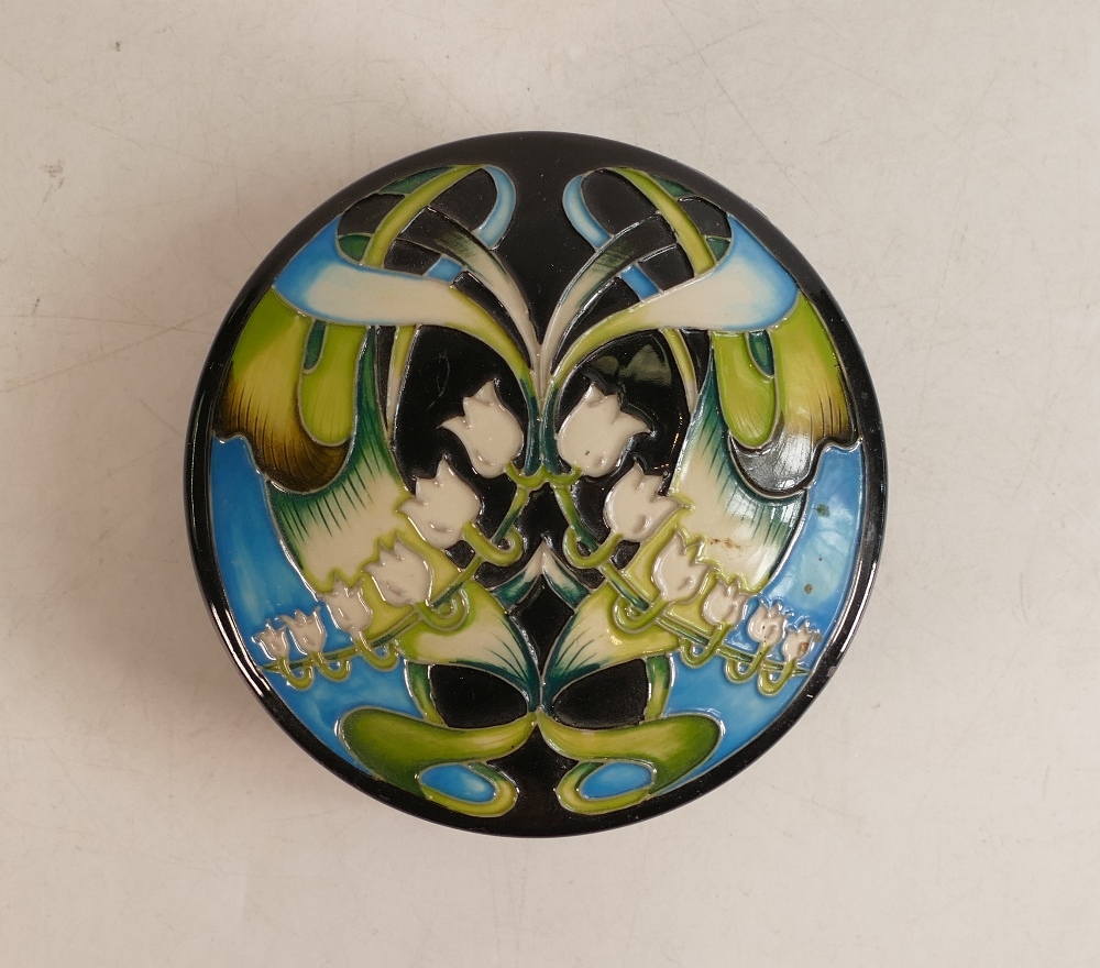 Moorcroft White Bluebell circular lidded box, signed Nicola Slaney, limited edition 9/50, dated - Image 3 of 3