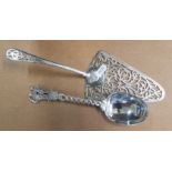 Hallmarked Sterling silver cake slice together with a Sterling silver spoon, total weight 181.4g (2)