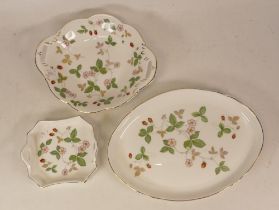 Boxed Wedgwood Wild Strawberry Pattern Handled Dishes & oval Platter, diameter of largest 24cm(3)