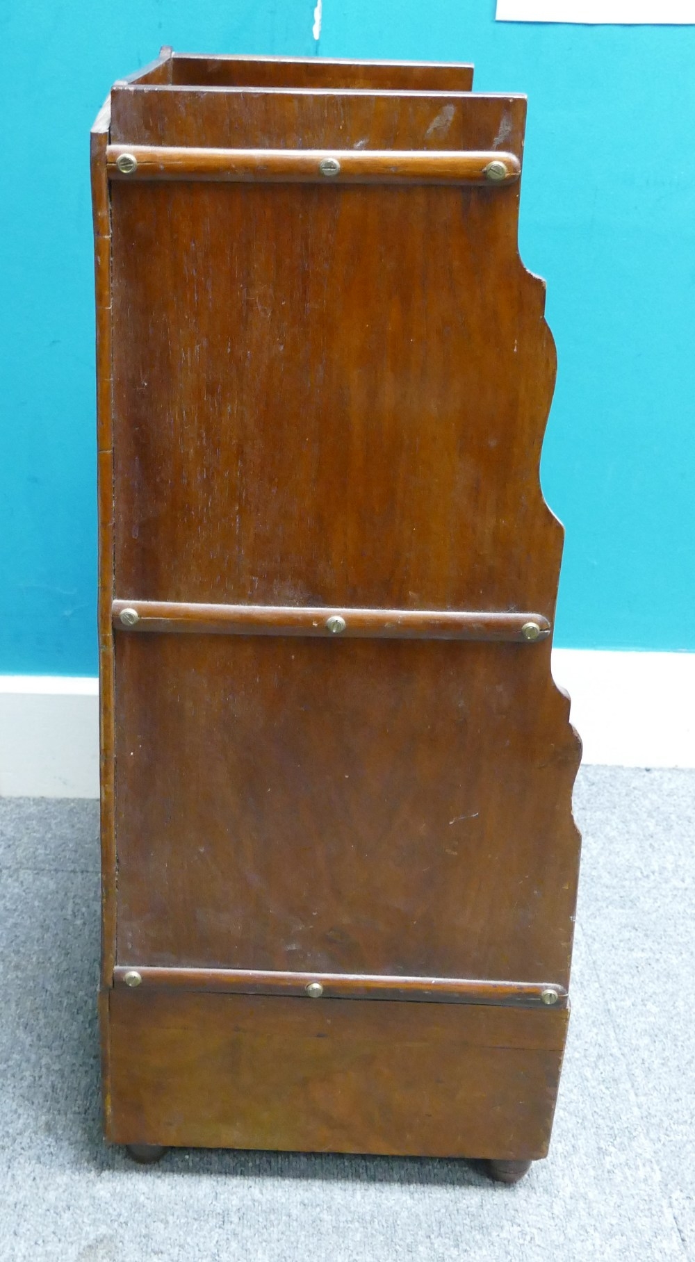 A Late 19th / Early 20th Century Small Tapering Four-Tier Bookcase. Sides have Screwed on Banding - Image 3 of 3