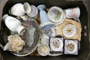 A mixed collection of items to include Royal Doulton , Royal Worcester & similar decorative plates &