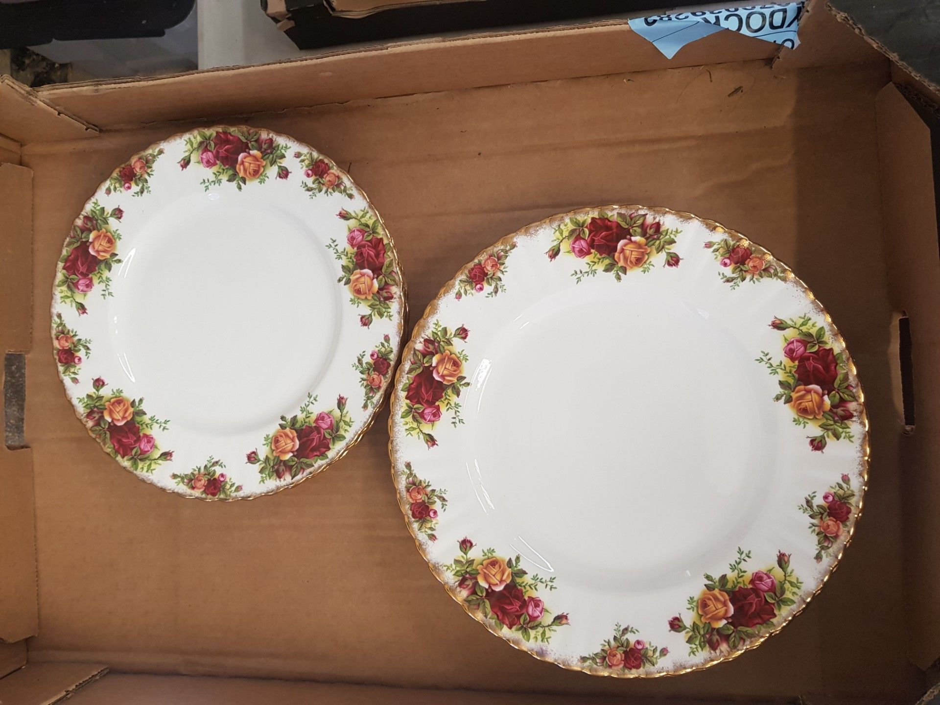Royal Albert Old Country Roses pattern dinner plates x 12.
