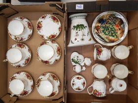 Royal Albert Old Country Roses pattern items to include breakfast tea cups and saucers (5 cups/6