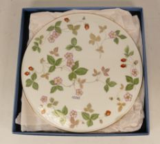 Boxed Wedgwood Wild Strawberry Pattern Gateau Plate, diameter 27.5cm