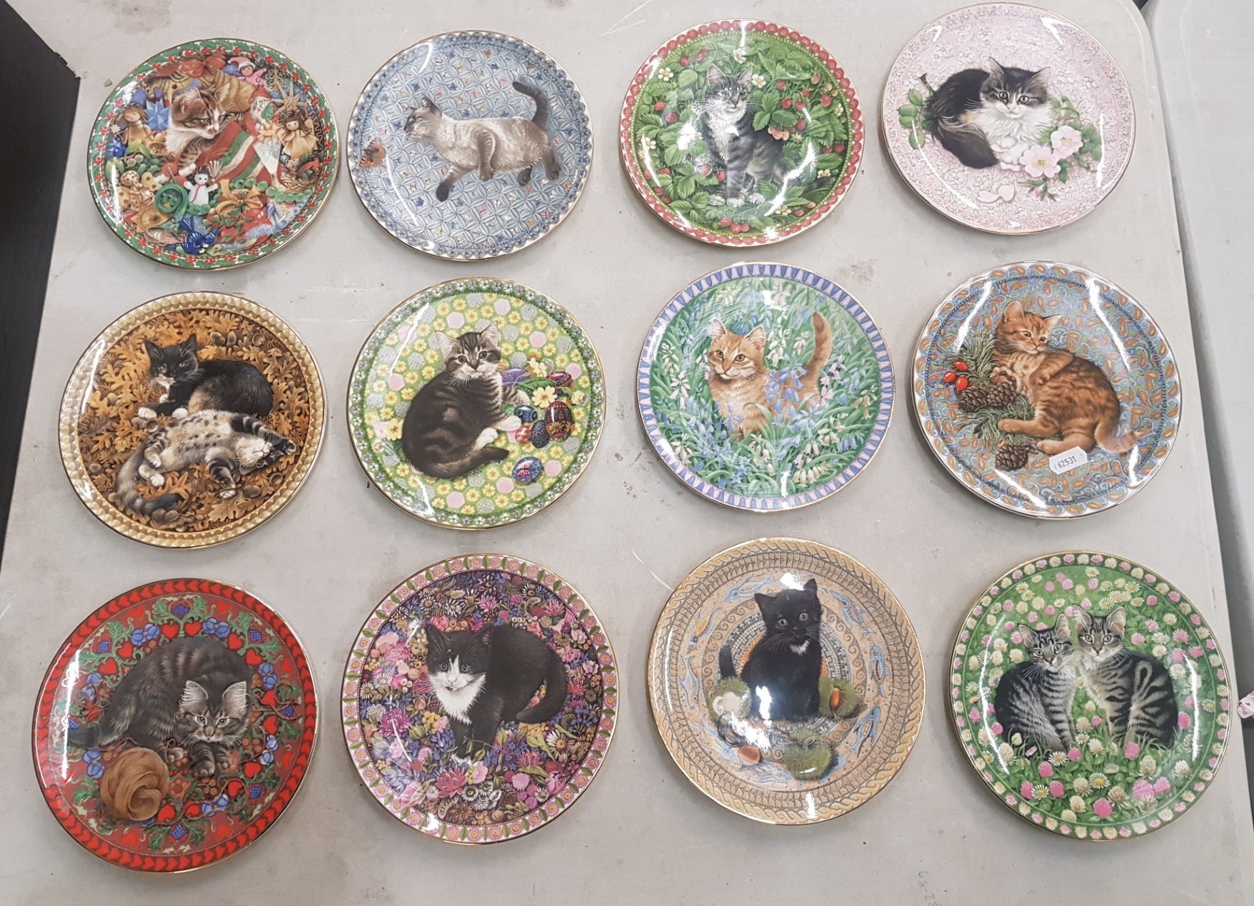 Set of 12 Aynsley 'Meet My Kittens' decorative wall plates (12).