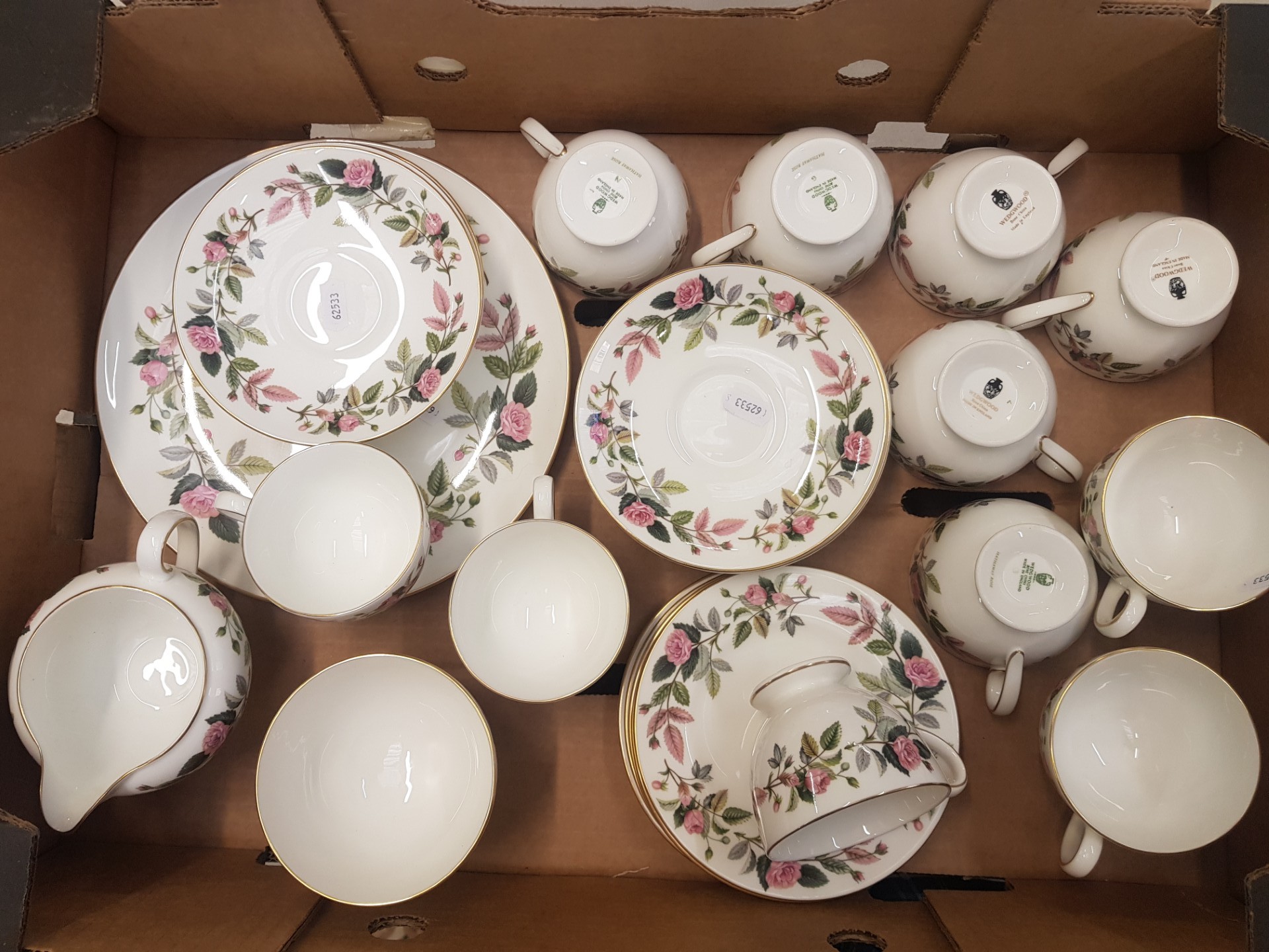 Wedgwood Hathaway Rose pattern tea set consisting of 11 tea cups, 12 saucers, 6 side plates, cake