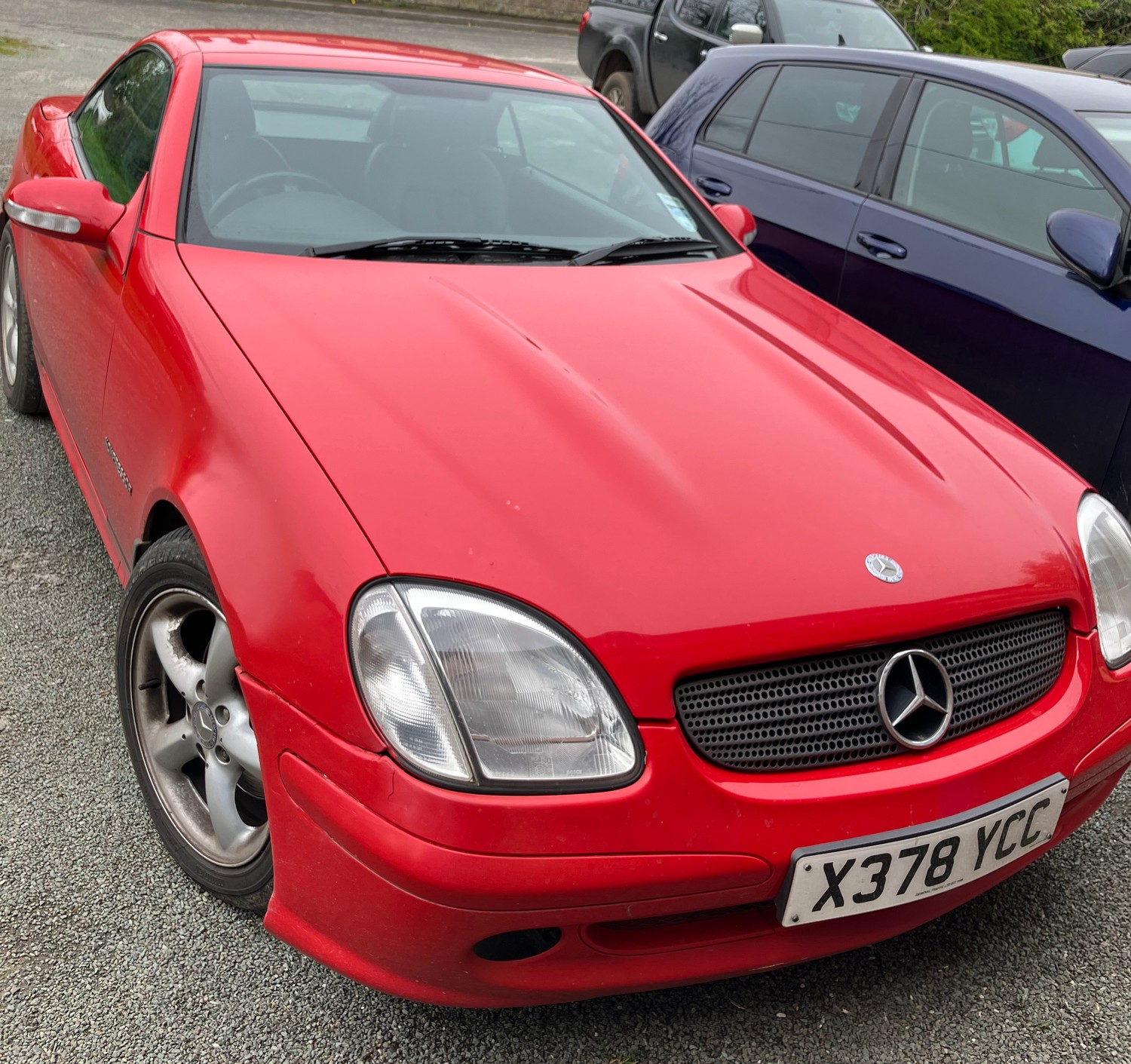 2000 Mercedes SLK 200 Kompressor Auto convertible in red with 1998cc petrol engine. REG: X378 YCC.