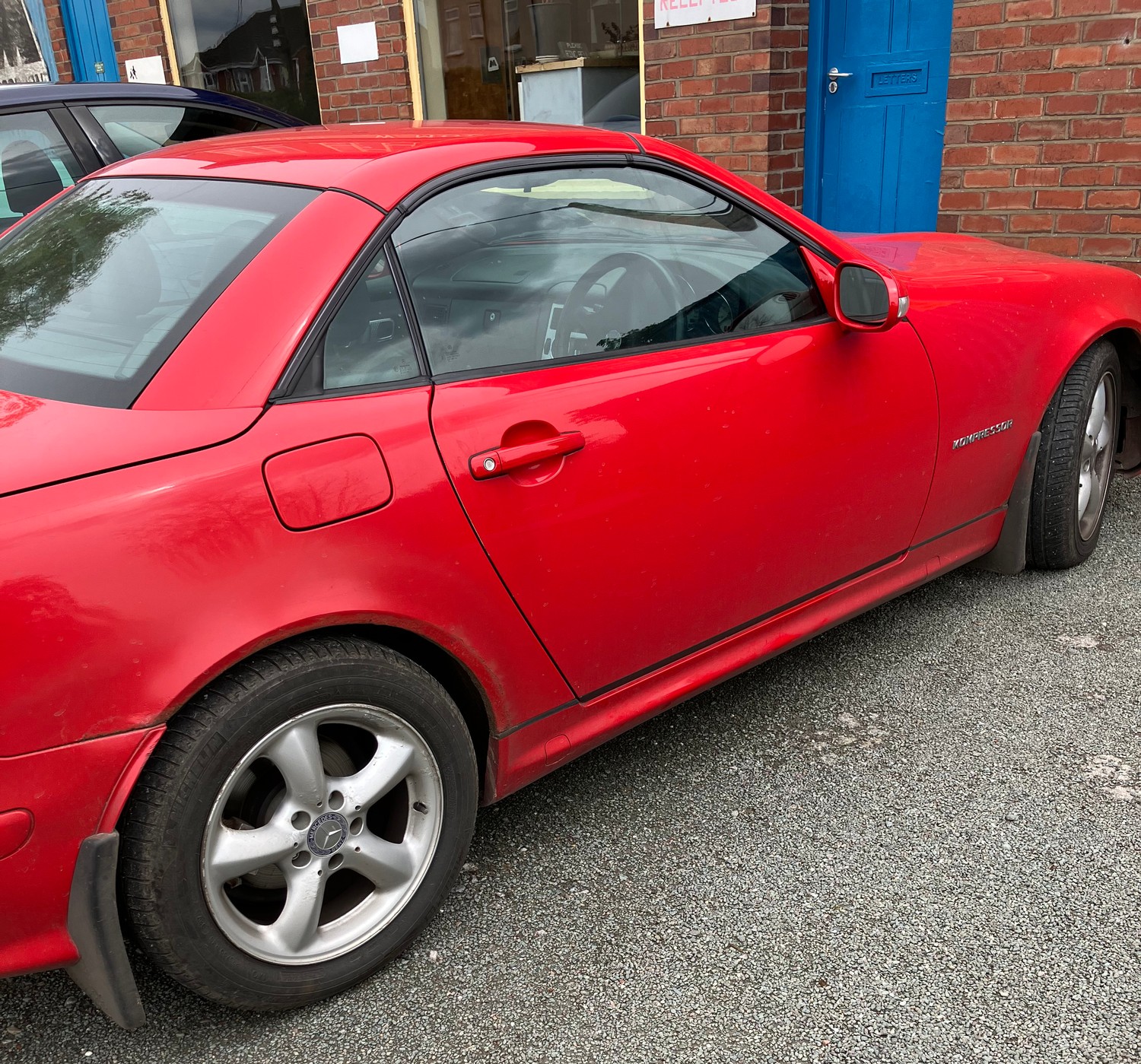 2000 Mercedes SLK 200 Kompressor Auto convertible in red with 1998cc petrol engine. REG: X378 YCC. - Image 2 of 3