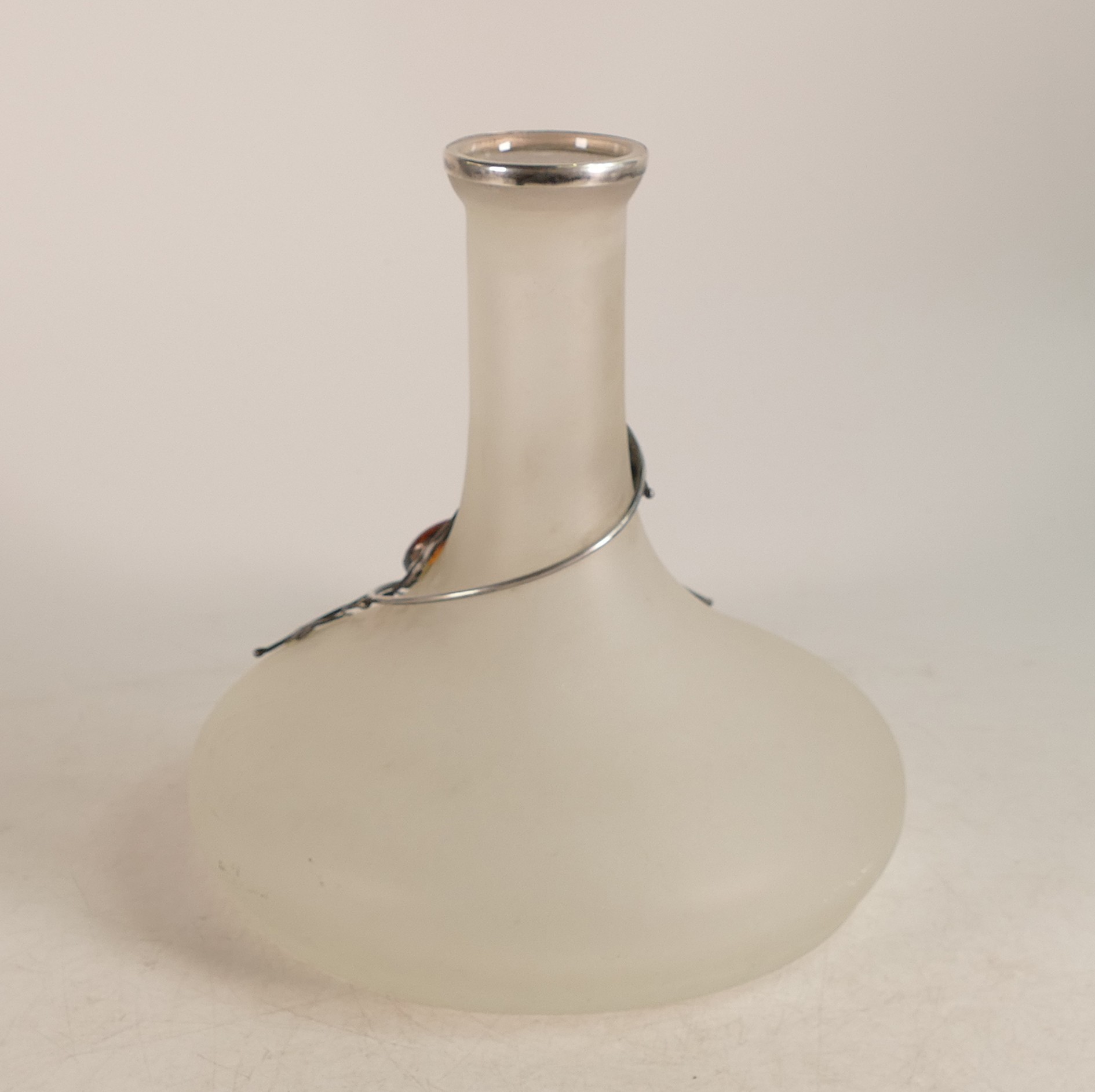 An early 20th century frosted glass, flat bottomed decanter decorated with silver metal ivy and - Image 3 of 4