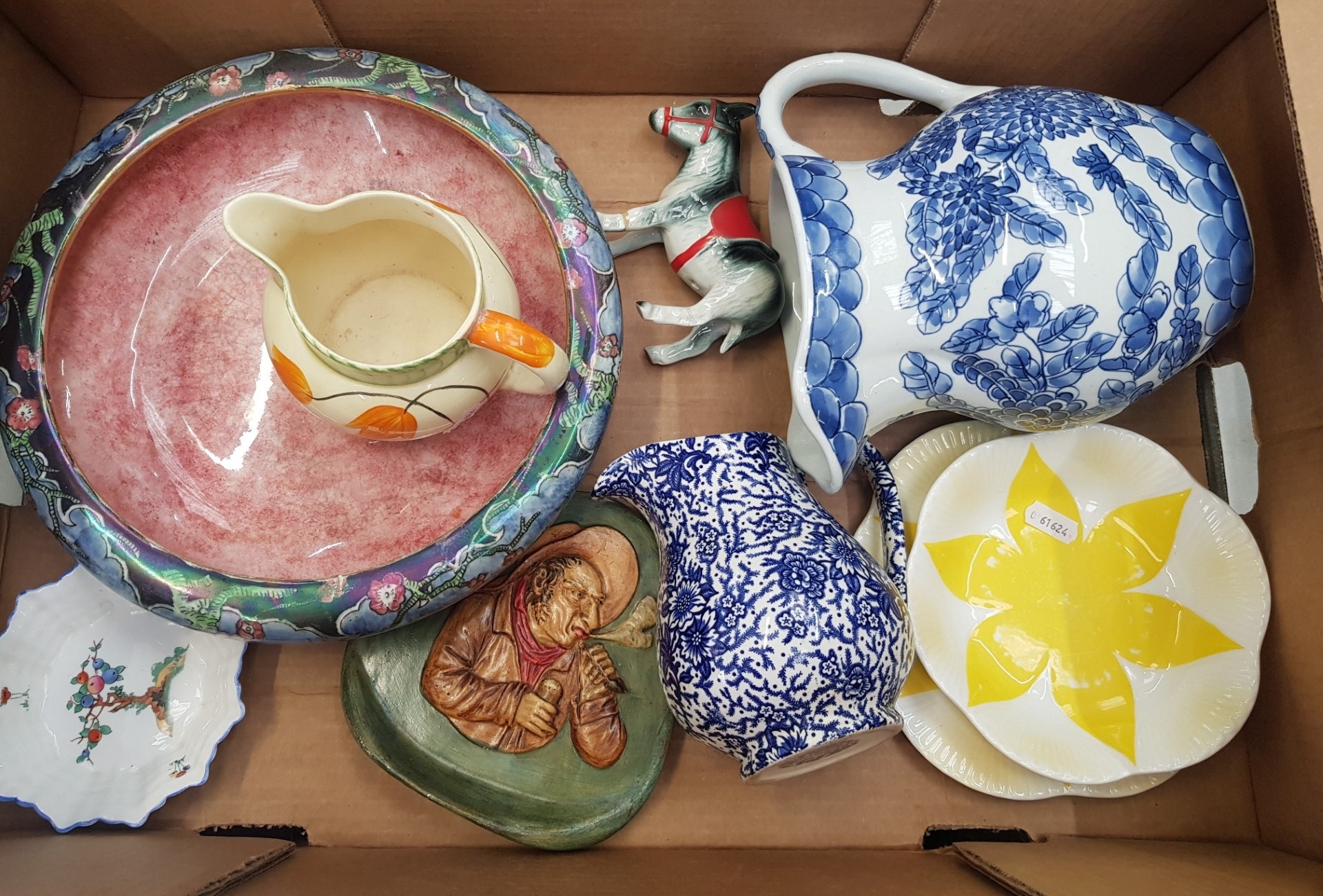 A mixed collection of ceramic items to include a Grimwades lustre fruit bowl, Oriental blue and