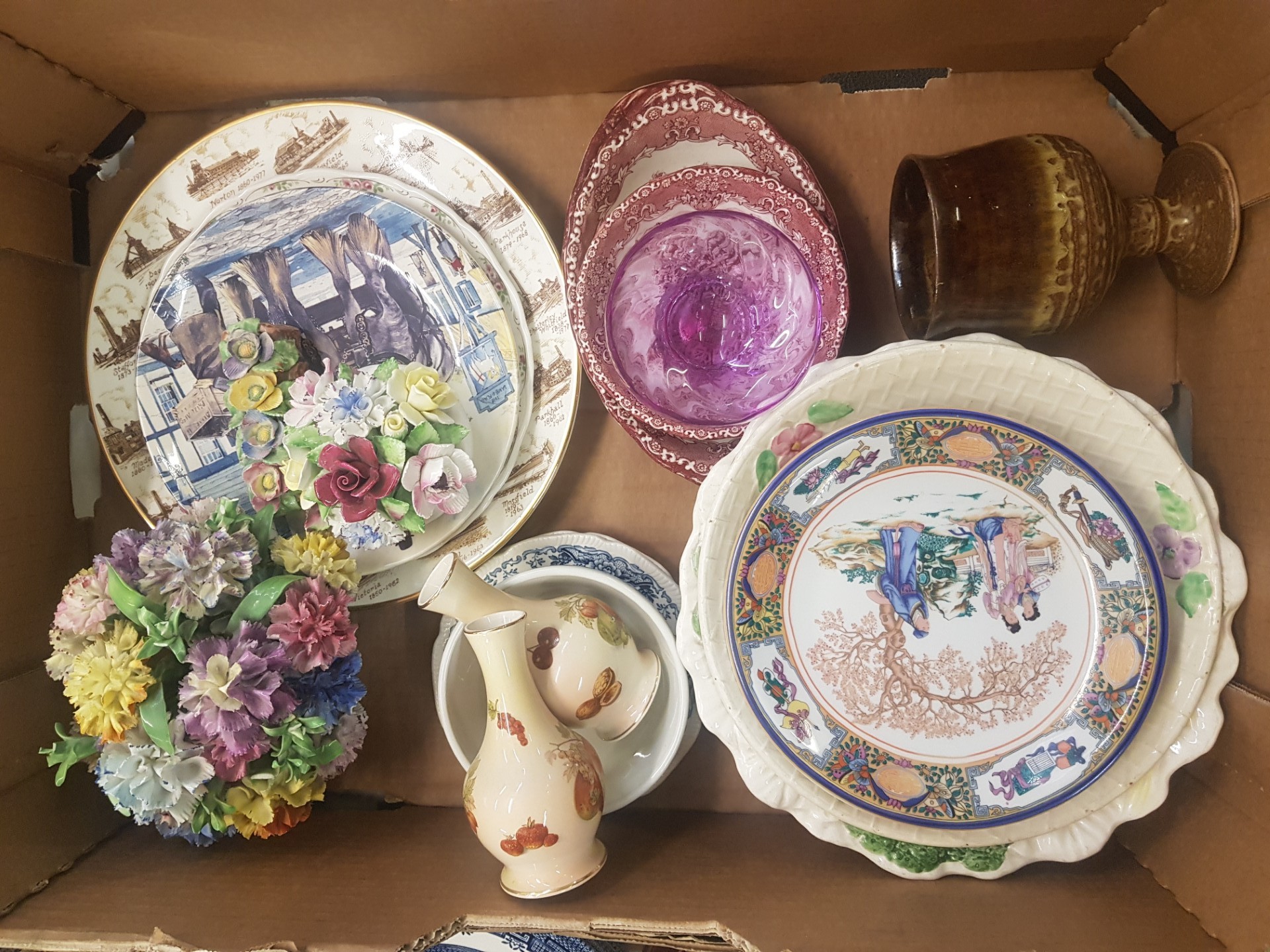 A mixed collection of ceramic items to include decorative wall plates, floral fancies, studio