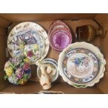 A mixed collection of ceramic items to include decorative wall plates, floral fancies, studio