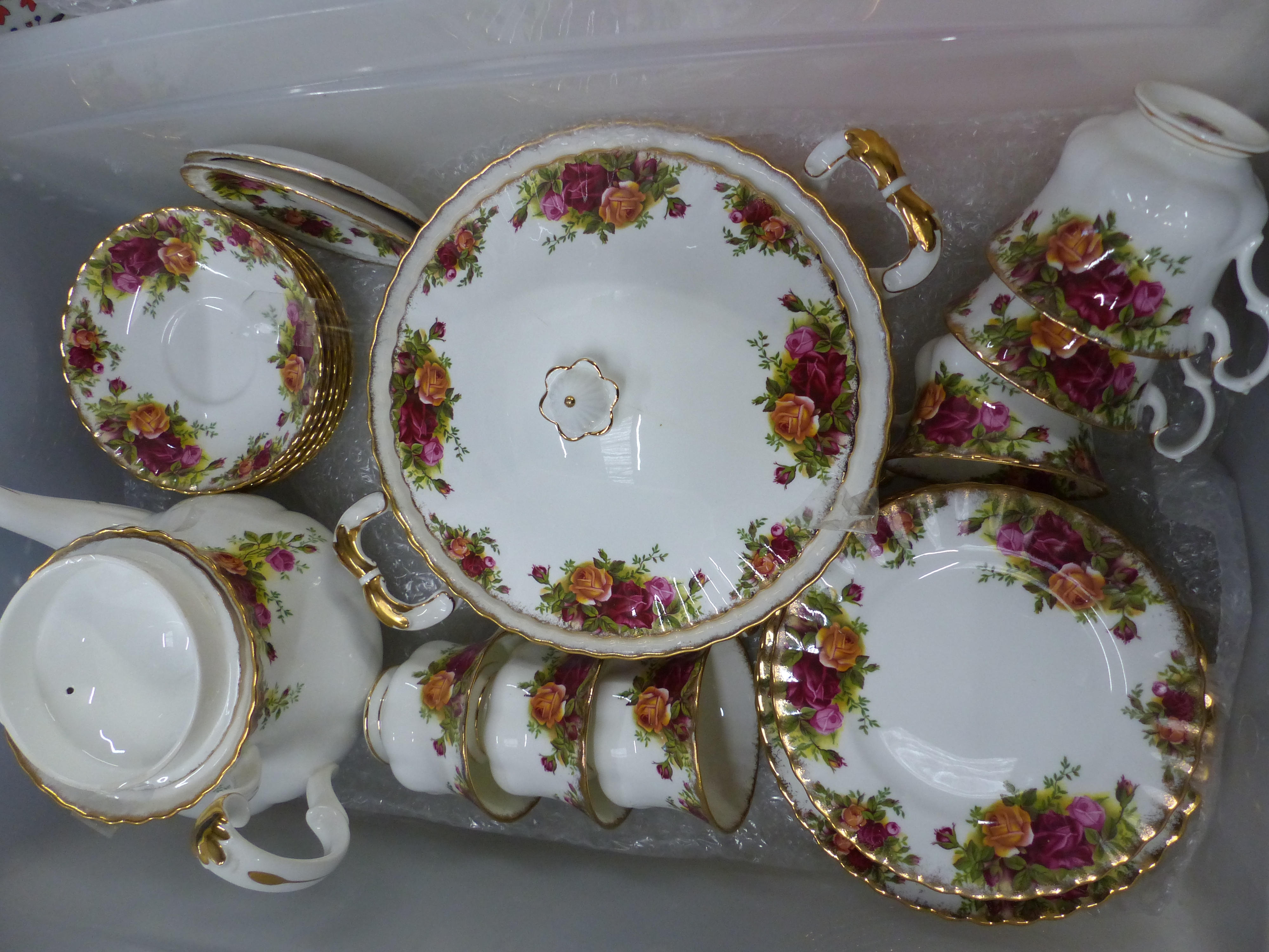 Royal Albert Old country roses pattern items to include lidded tureen, large tea pot, 6 trios & 6