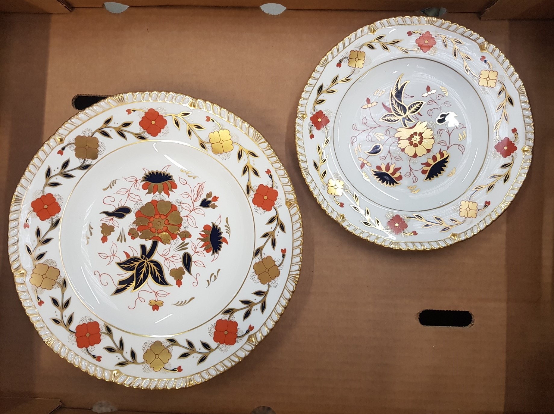 Royal Crown Derby A.962 pattern plates 27cm & 21cm (largest marked as a factory second)(2).