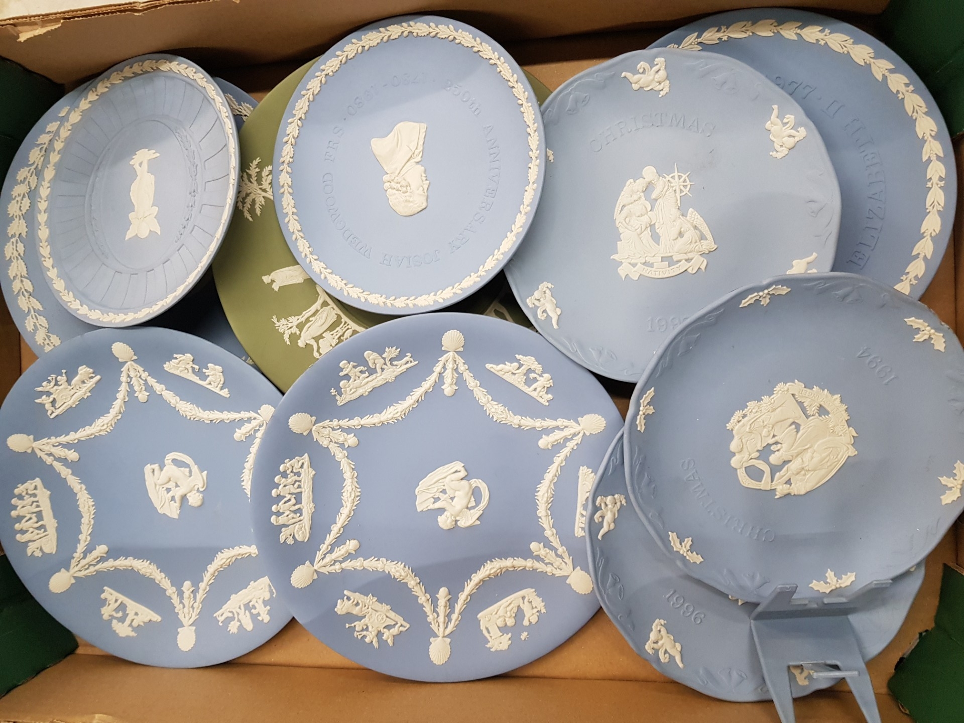 A collection of Wedgwood jasperware items to include Christmas plates, commemorative plates etc (1
