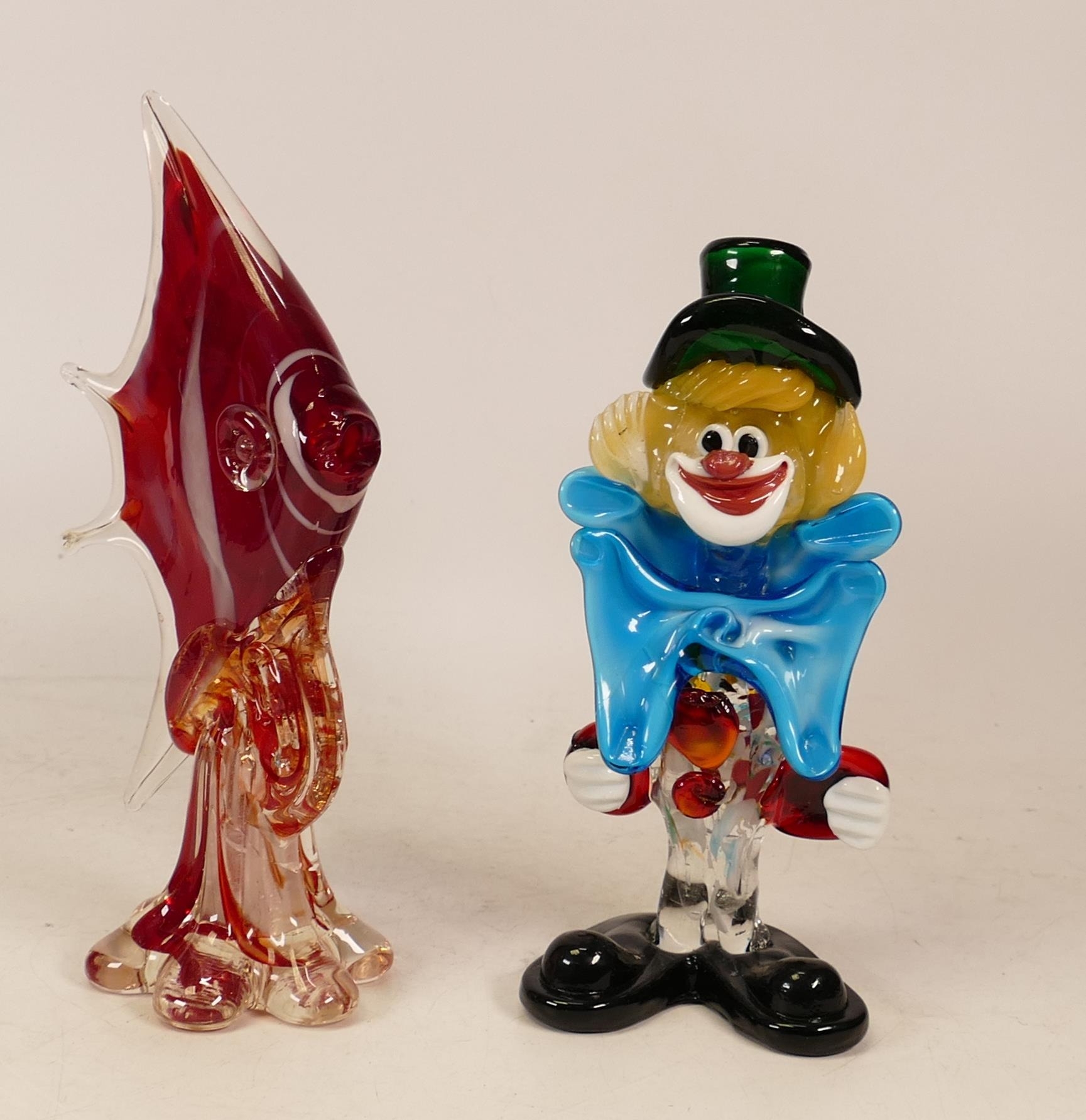 Murano glass clown together with similar fish. Height of tallest 24cm (2)