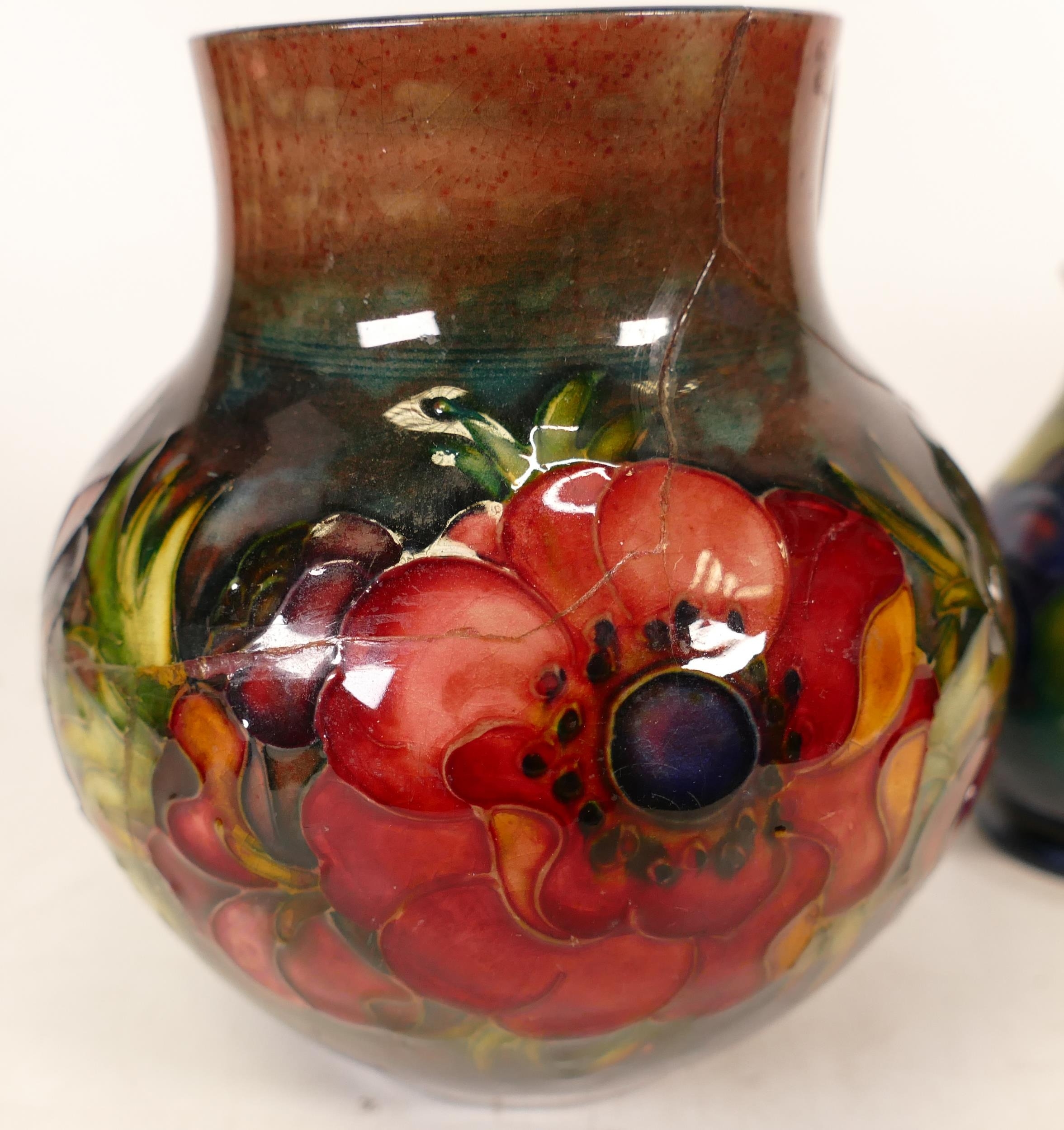 Moorcroft flambe Anemone patterned vase together with Anemone patterned vase on green ground, height - Image 4 of 5