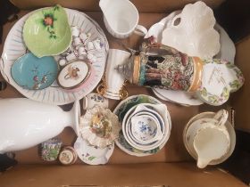 A mixed collection of ceramic items to include small Wade vase, Shelley ashtray, bone china thimbles