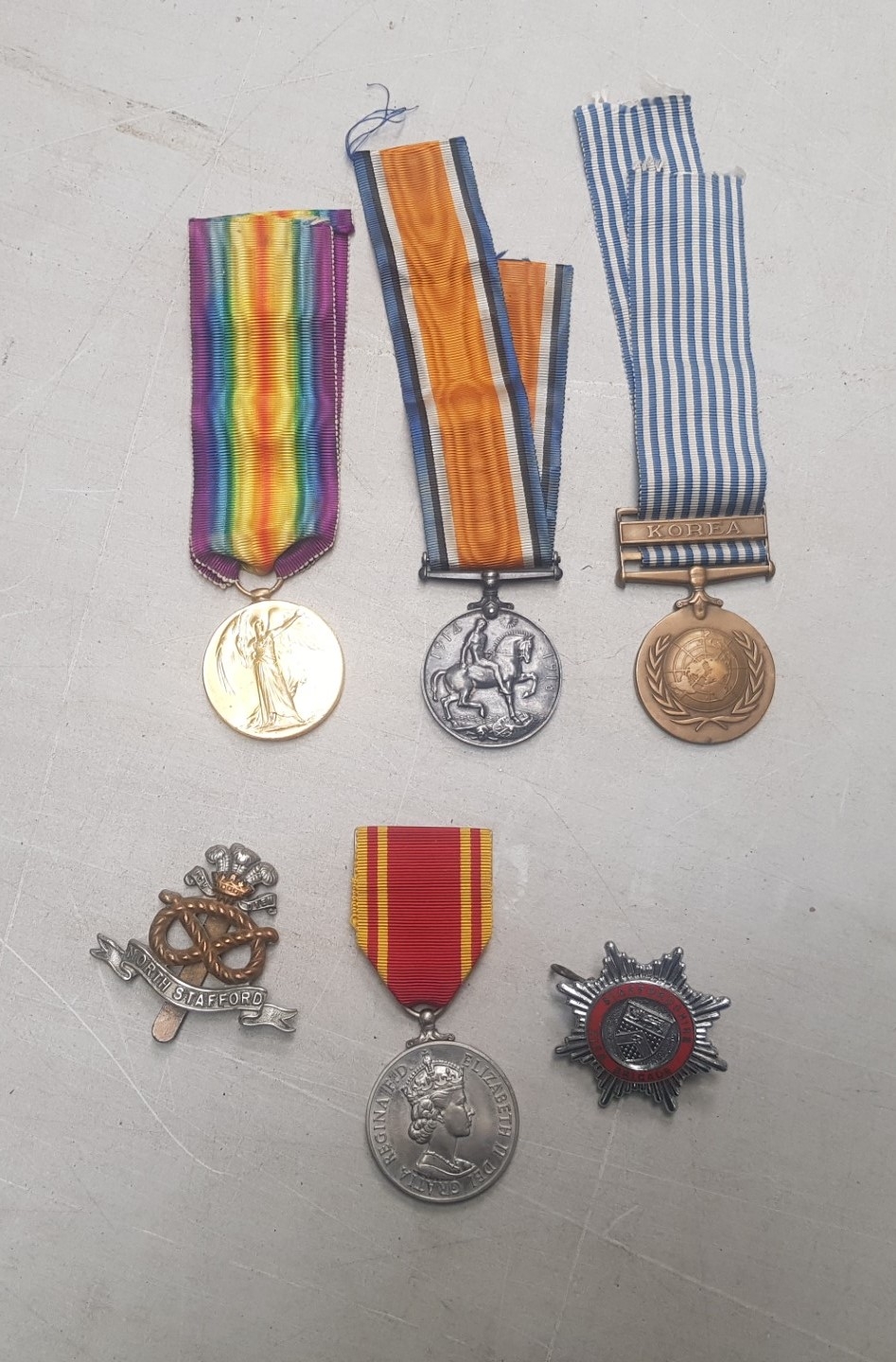 A group of military service medals consisting of a 1914-1919 medal together with a 1914-1918