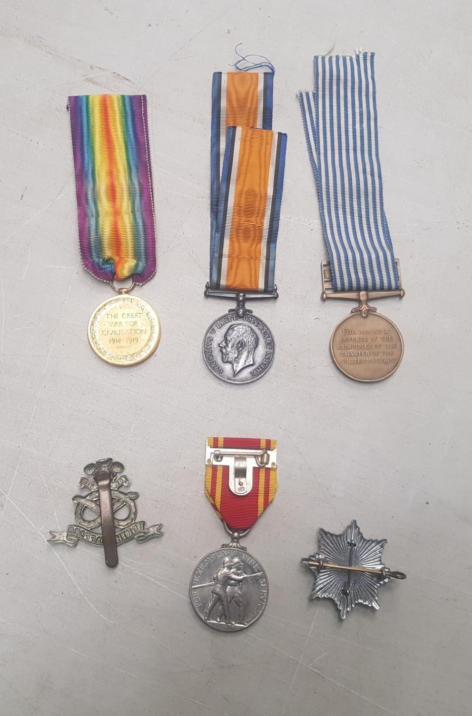 A group of military service medals consisting of a 1914-1919 medal together with a 1914-1918 - Image 2 of 2
