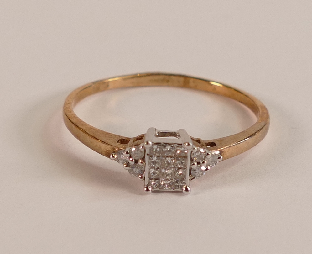 9ct gold diamond cluster ring,set with 12 diamonds, size y/z, 2.5g.