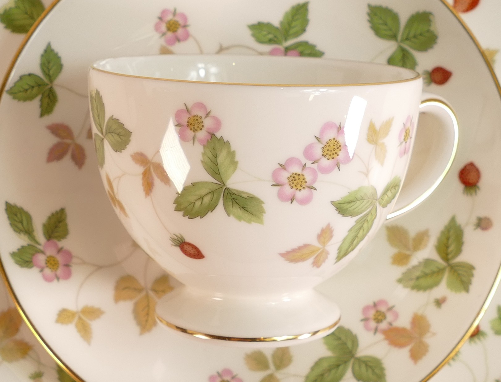 A collection of Wedgwood Wild Strawberry tea and dinner ware to include - 6 trios, sugar bowl,