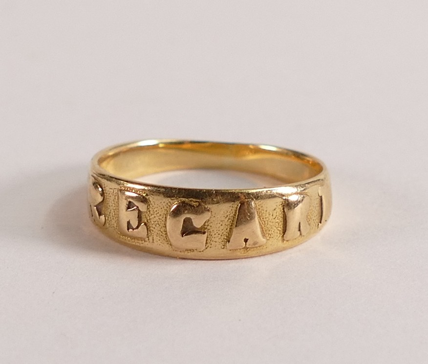 Hallmarked 18ct yellow Gold "REGARD" ring, size N, weight 3.3g.