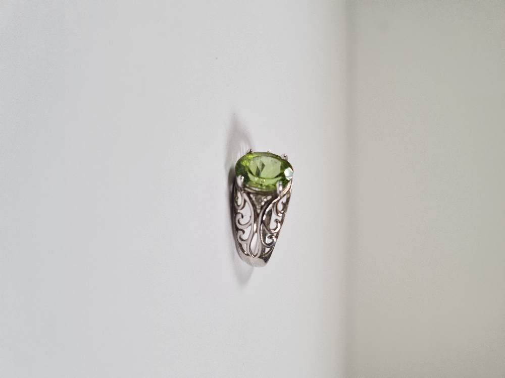 9ct white gold dress ring with oval mixed cut Peridot, each side set small diamond chips, on scrolli - Image 12 of 35