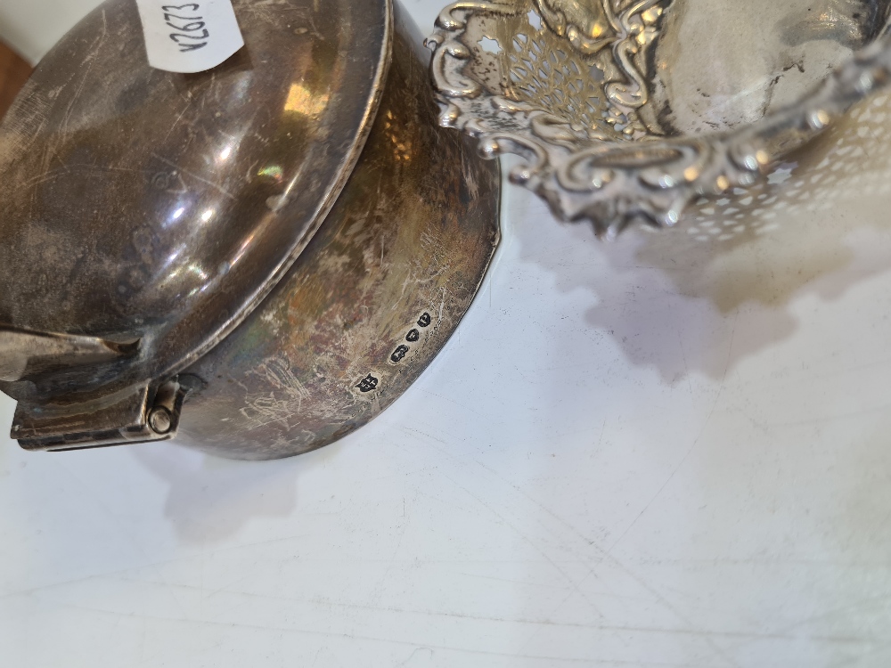 A Thomas Morley silver toddy ladle bowl AF, with a small silver tray and pierced silver dish, a smal - Image 3 of 10