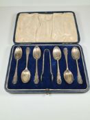 A cased set of silver teaspoons and sugar tongs, having decorative handle. Hallmarked London 1937 Jo