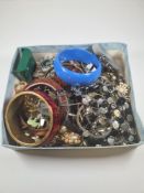 2 Trays of vintage and modern costume jewellery incl. bangles, necklaces etc