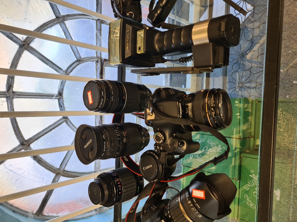 A modern Canon EOS 1300D camera, a similar EIS 1200D example, a quantity of lenses, a Metz 45 CL - 4 - Image 3 of 7