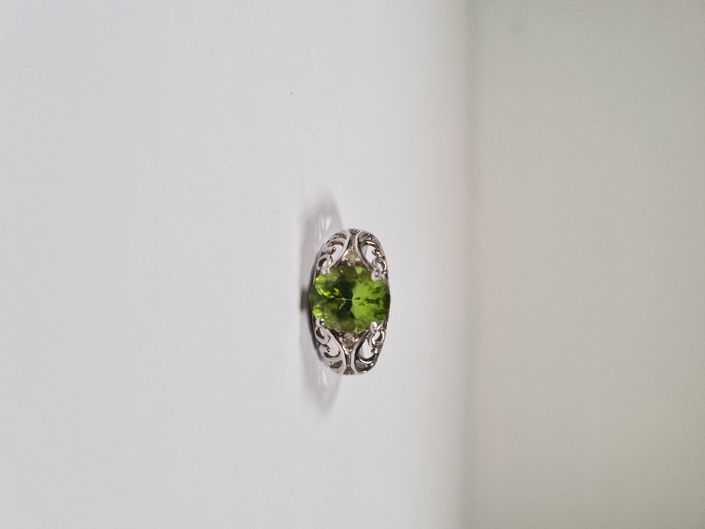 9ct white gold dress ring with oval mixed cut Peridot, each side set small diamond chips, on scrolli - Image 16 of 35