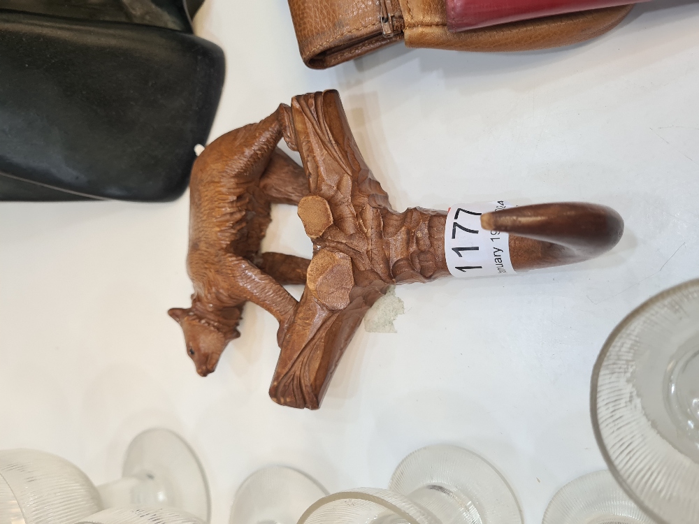 A Bavarian carved bear hook, 18cm - Image 2 of 2
