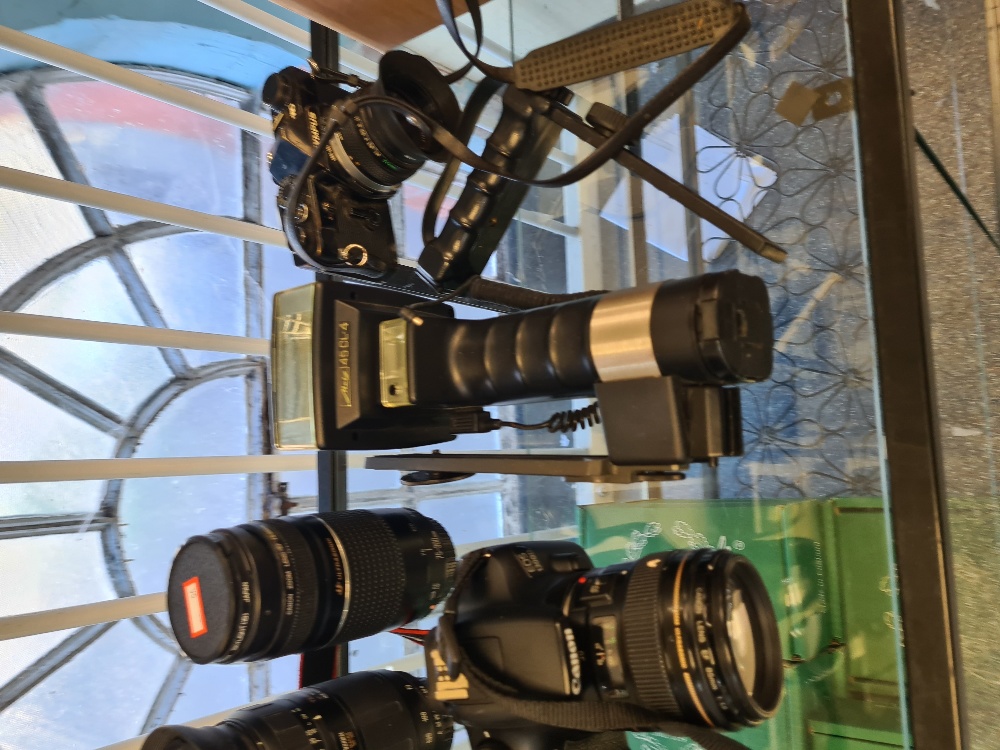 A modern Canon EOS 1300D camera, a similar EIS 1200D example, a quantity of lenses, a Metz 45 CL - 4 - Image 5 of 7