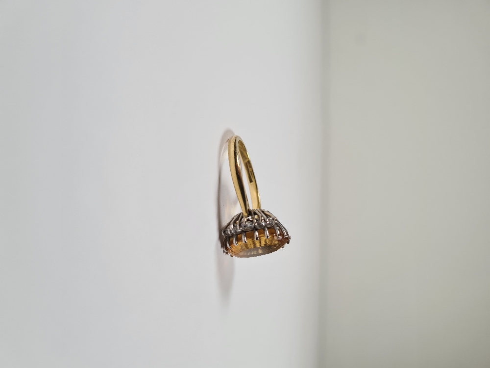 18ct yellow gold dress ring, with large oval central citrine, each side flanked 5 graduating brillia - Image 6 of 8