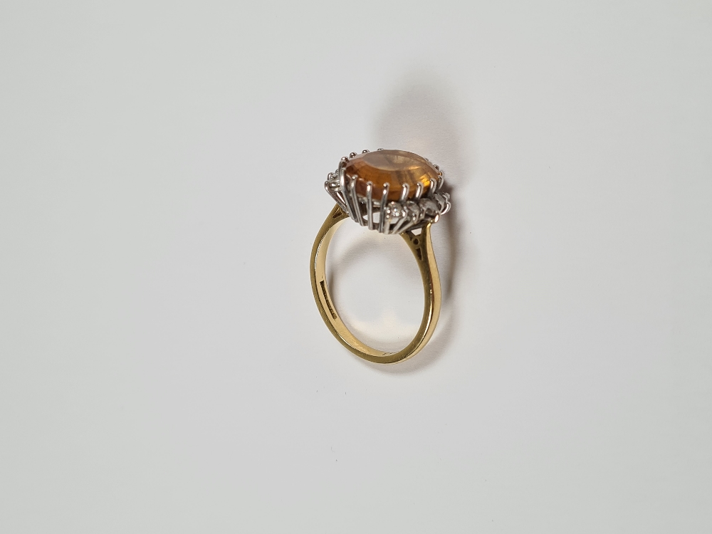 18ct yellow gold dress ring, with large oval central citrine, each side flanked 5 graduating brillia - Image 7 of 8