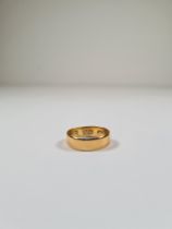 22ct yellow gold wedding band, size I, marked 22, approx 1.14g