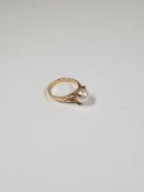 18K yellow gold dress ring with Pearl in 4 claw support, marked 18K, size O, approx 2.62g
