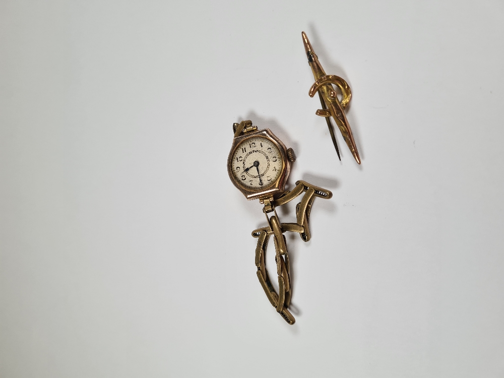 9ct yellow gold bar brooch with applied horseshoe decoration, AF, 9ct gold cased antique watch on pl - Image 6 of 10