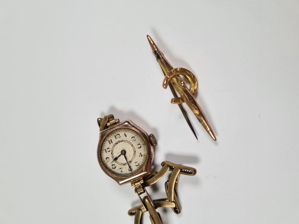 9ct yellow gold bar brooch with applied horseshoe decoration, AF, 9ct gold cased antique watch on pl - Image 8 of 10