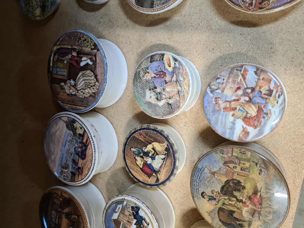 14 Prattware pot lids and bases to include 2 oblong shaped examples - Image 4 of 5
