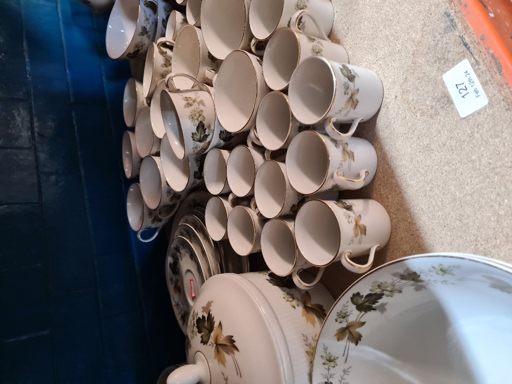 A large quantity of Royal Doulton Larchmont pattern dinner and teaware - Image 3 of 9
