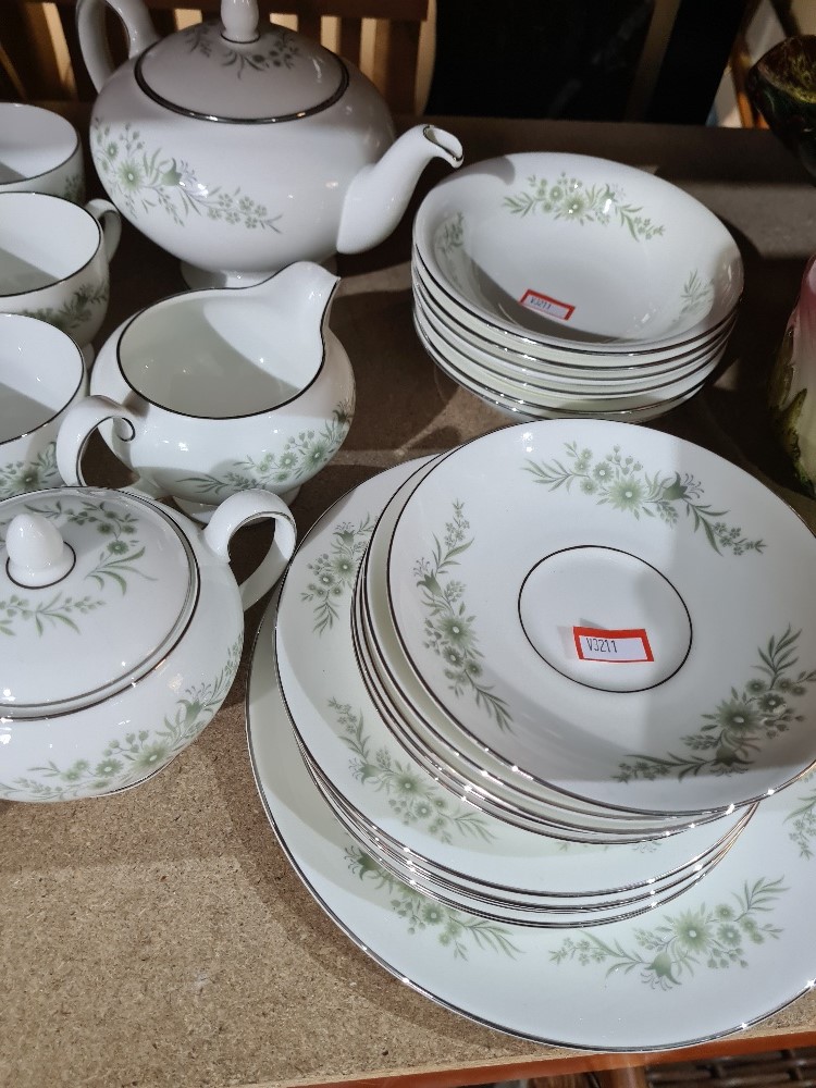 A quantity of Royal Doulton Sonnet teaware and a small quantity of Wedgewood Westbury teaware - Image 2 of 4