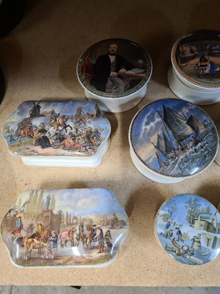 20 various Prattware pot lids to include examples titled 'The Seven Ages of Man' and a pretty Kettle - Image 6 of 7