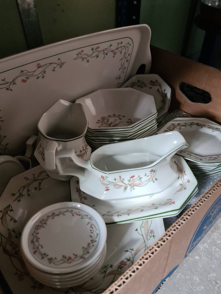 A quantity of Eternal Beau dinnerware, by Johnson Brothers - Image 3 of 4