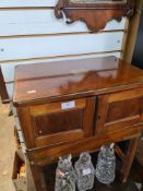An early 20th Century mahogany cutler canteen having brass decoration on small stand, 3 drawers 45.5