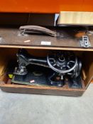 A vintage Singer sewing machine in fitted case and a Stag handled carving set
