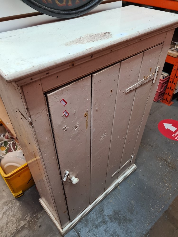 An old painted pine cupboard having one door - Image 2 of 3