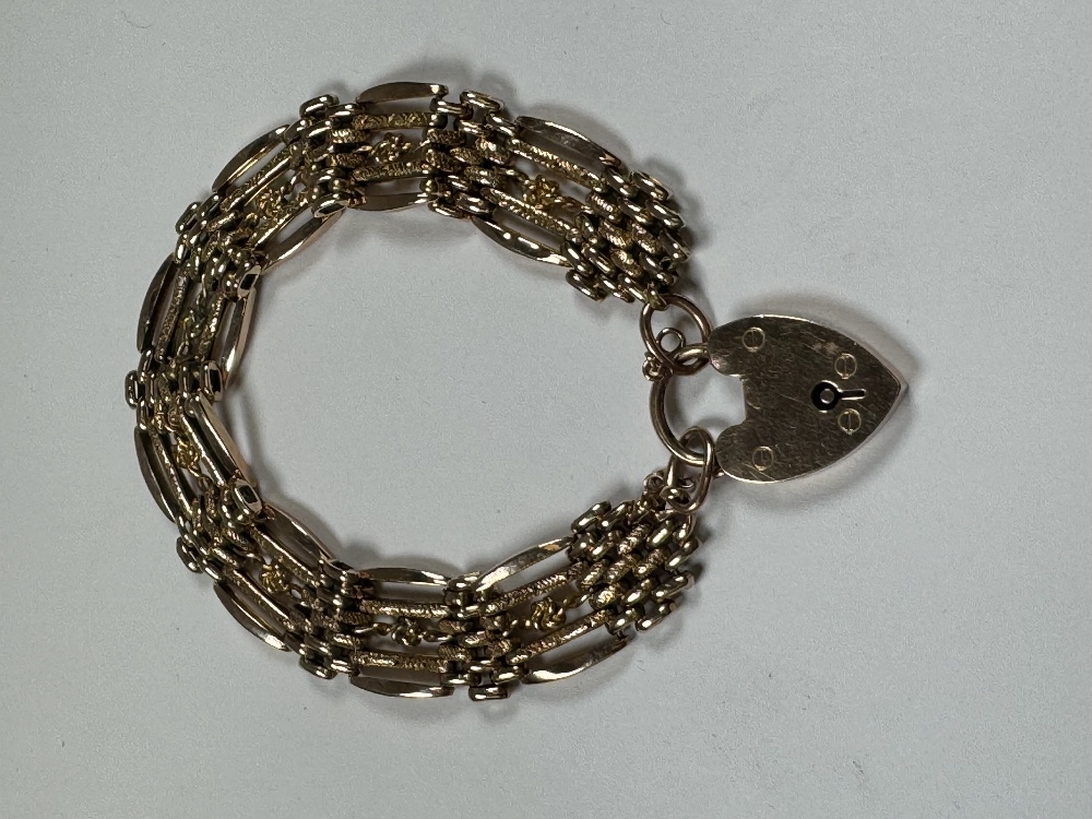 9ct yellow gold fancy gate link bracelet, with heart saped padlock clasp, marked 9c 16.5g